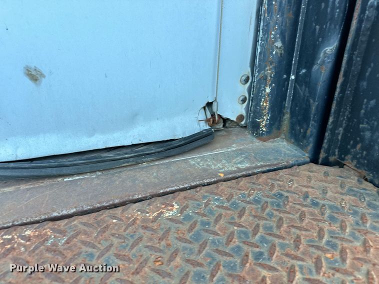 image for item OM9878 2005 Isuzu NPR box truck