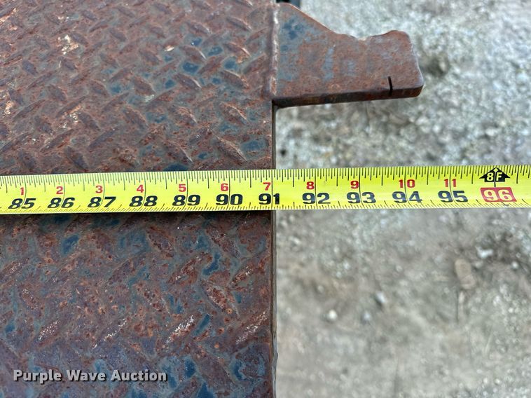 image for item OM9878 2005 Isuzu NPR box truck