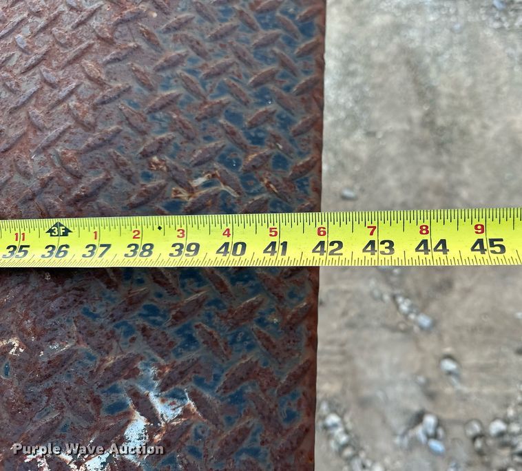 image for item OM9878 2005 Isuzu NPR box truck