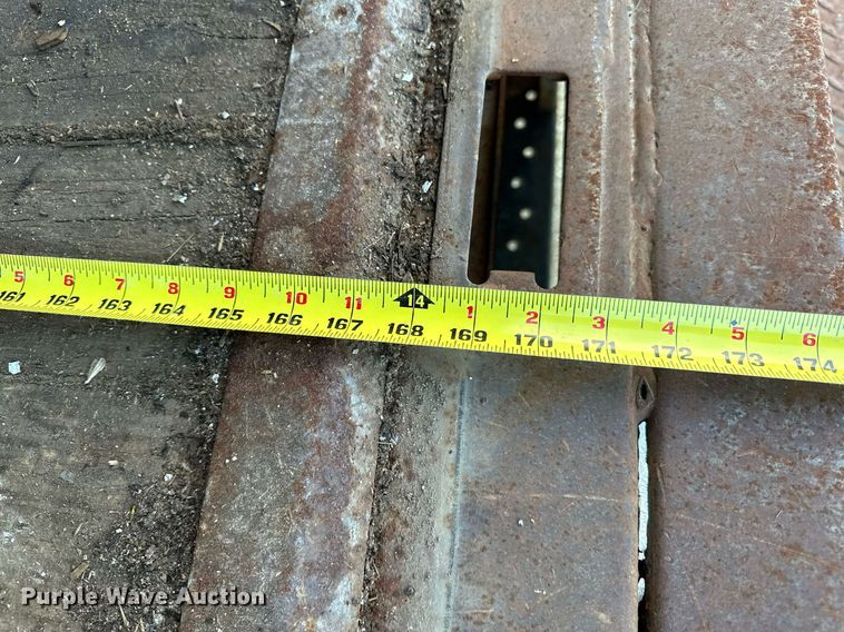 image for item OM9878 2005 Isuzu NPR box truck