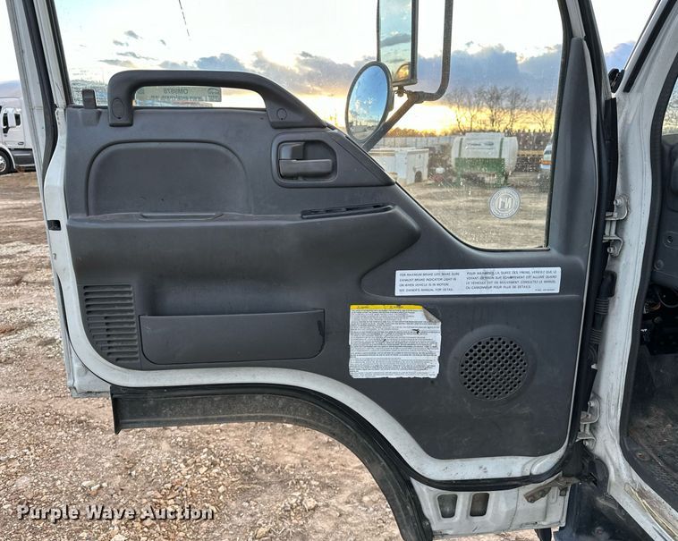 image for item OM9878 2005 Isuzu NPR box truck