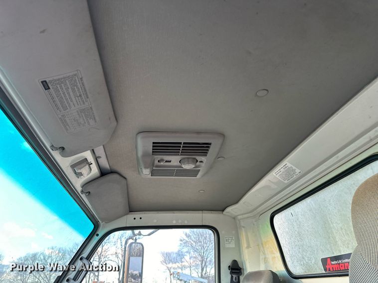 image for item OM9878 2005 Isuzu NPR box truck