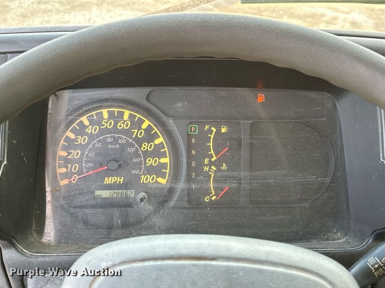 image for item OM9878 2005 Isuzu NPR box truck