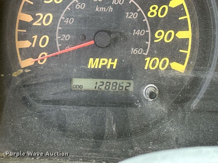 image for item OM9878 2005 Isuzu NPR box truck