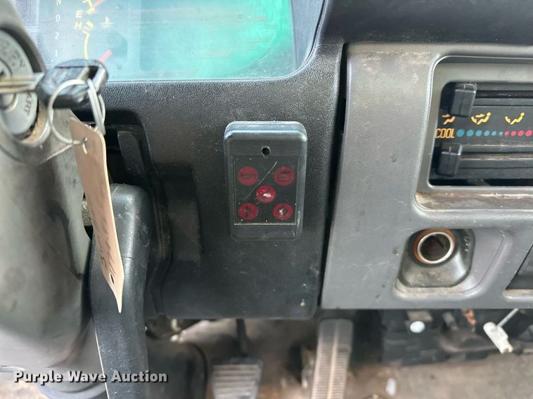 image for item OM9878 2005 Isuzu NPR box truck