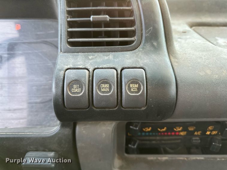 image for item OM9878 2005 Isuzu NPR box truck