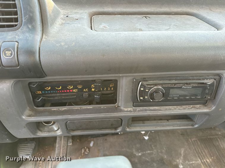 image for item OM9878 2005 Isuzu NPR box truck