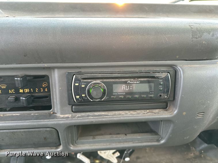 image for item OM9878 2005 Isuzu NPR box truck