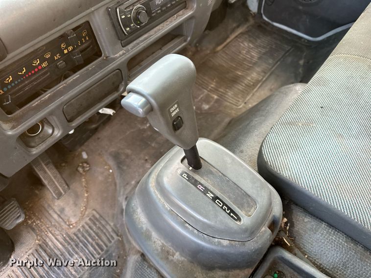 image for item OM9878 2005 Isuzu NPR box truck