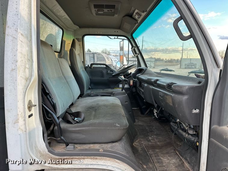 image for item OM9878 2005 Isuzu NPR box truck