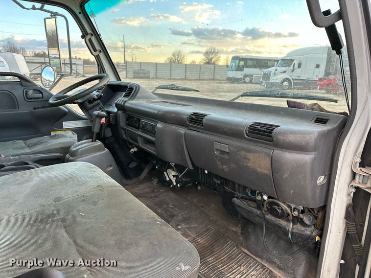 image for item OM9878 2005 Isuzu NPR box truck