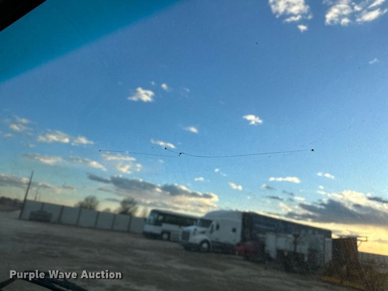 image for item OM9878 2005 Isuzu NPR box truck