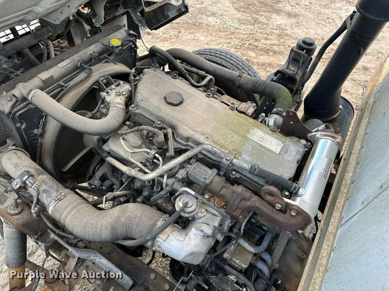 image for item OM9878 2005 Isuzu NPR box truck