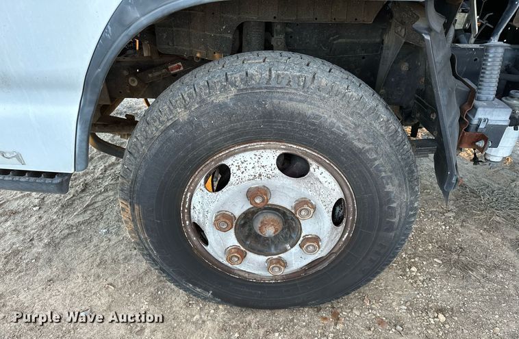 image for item OM9878 2005 Isuzu NPR box truck