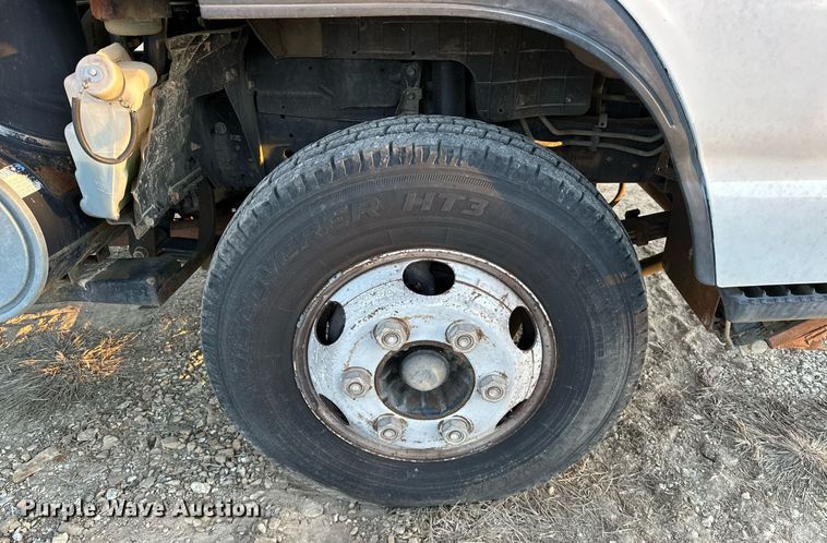 image for item OM9878 2005 Isuzu NPR box truck