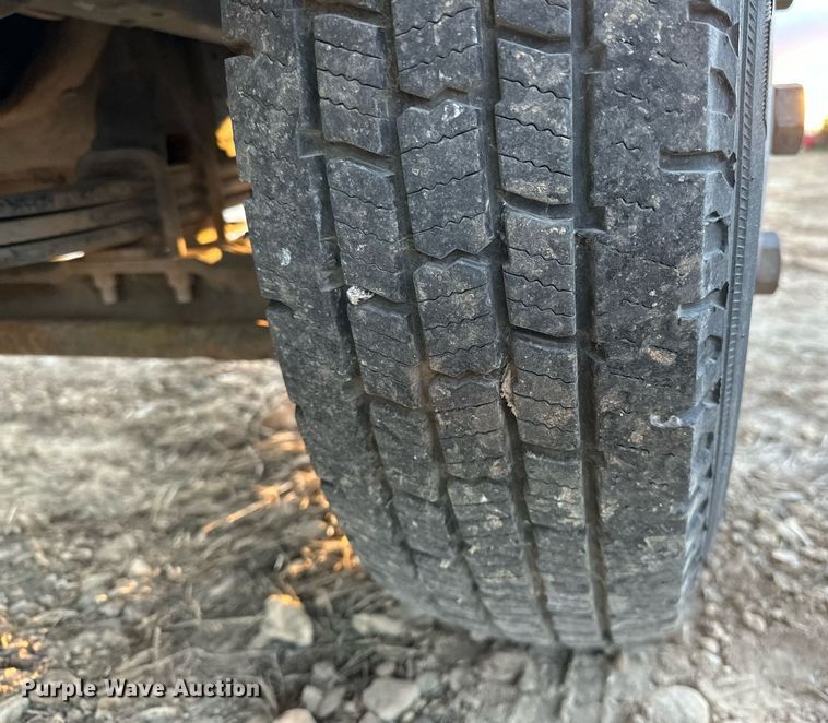 image for item OM9878 2005 Isuzu NPR box truck