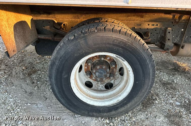 image for item OM9878 2005 Isuzu NPR box truck