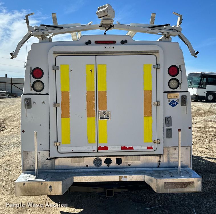 image for item OM9880 2013 Ford F350 Super Duty XL utility bed pickup truck