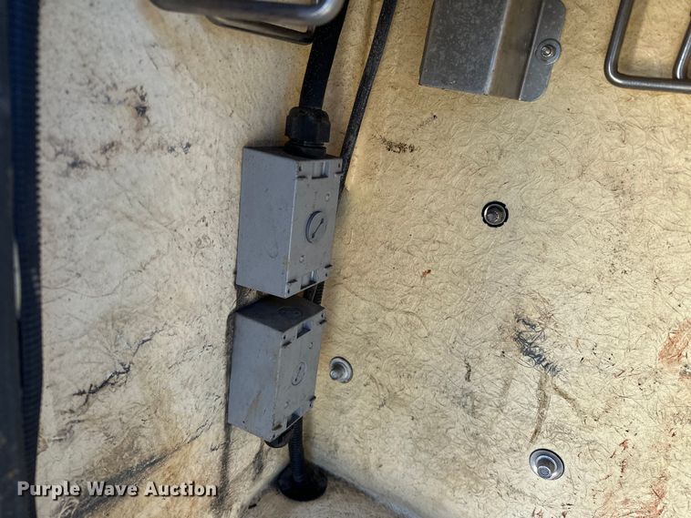 image for item OM9880 2013 Ford F350 Super Duty XL utility bed pickup truck