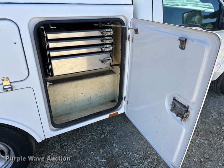 image for item OM9880 2013 Ford F350 Super Duty XL utility bed pickup truck