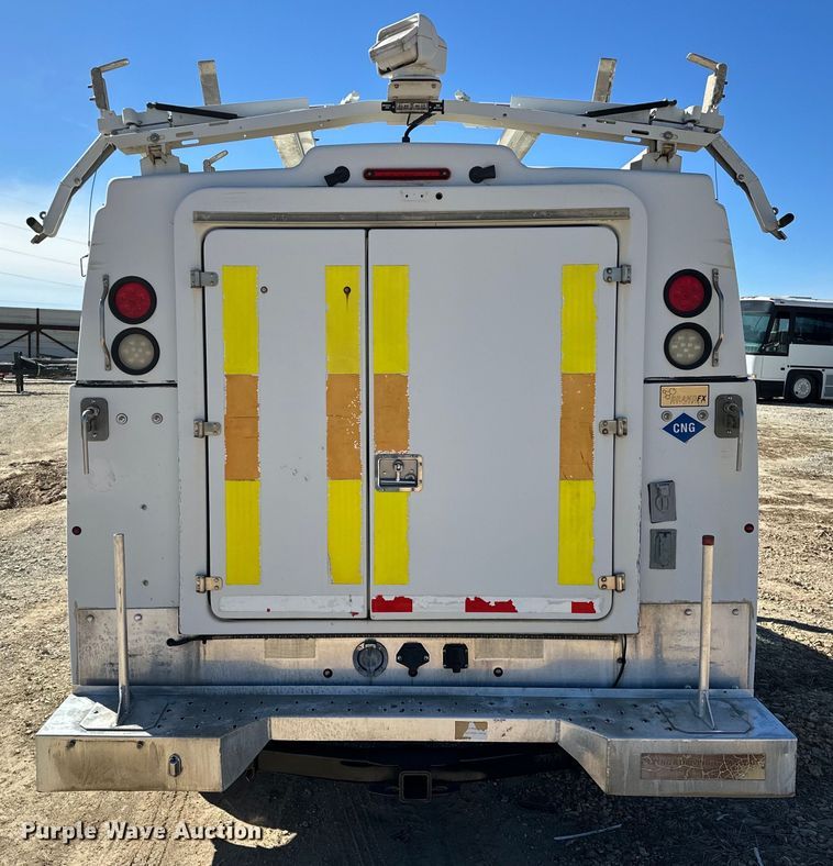 image for item OM9880 2013 Ford F350 Super Duty XL utility bed pickup truck