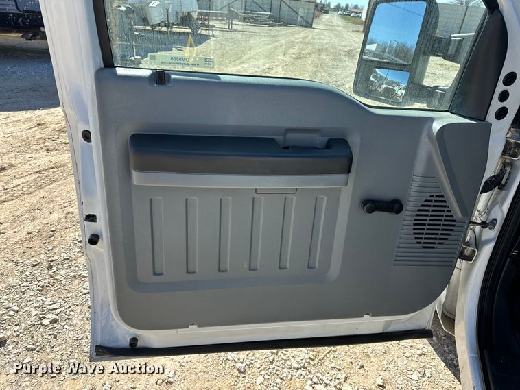 image for item OM9880 2013 Ford F350 Super Duty XL utility bed pickup truck