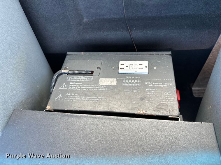 image for item OM9880 2013 Ford F350 Super Duty XL utility bed pickup truck