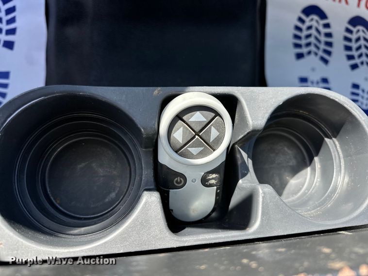 image for item OM9880 2013 Ford F350 Super Duty XL utility bed pickup truck