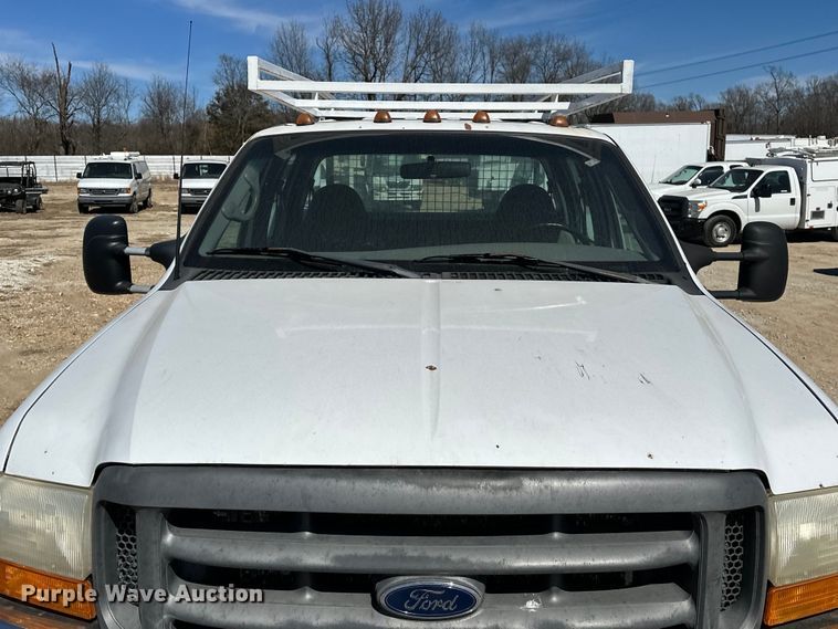 image for item OM9881 1999 Ford F550 Super Duty Crew Cab utility / service truck