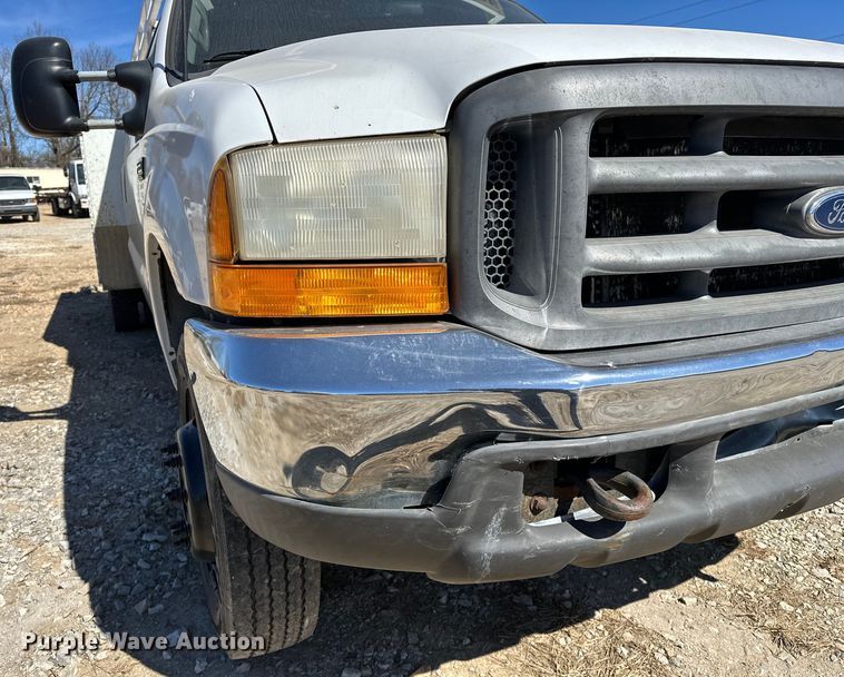 image for item OM9881 1999 Ford F550 Super Duty Crew Cab utility / service truck