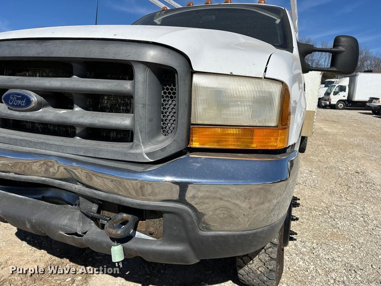 image for item OM9881 1999 Ford F550 Super Duty Crew Cab utility / service truck