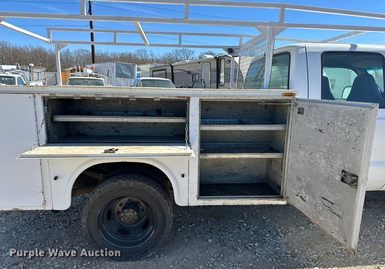 image for item OM9881 1999 Ford F550 Super Duty Crew Cab utility / service truck