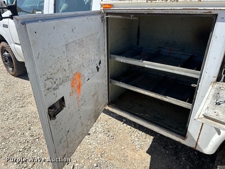 image for item OM9881 1999 Ford F550 Super Duty Crew Cab utility / service truck