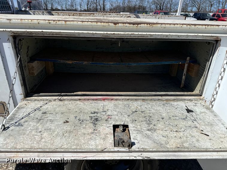 image for item OM9881 1999 Ford F550 Super Duty Crew Cab utility / service truck