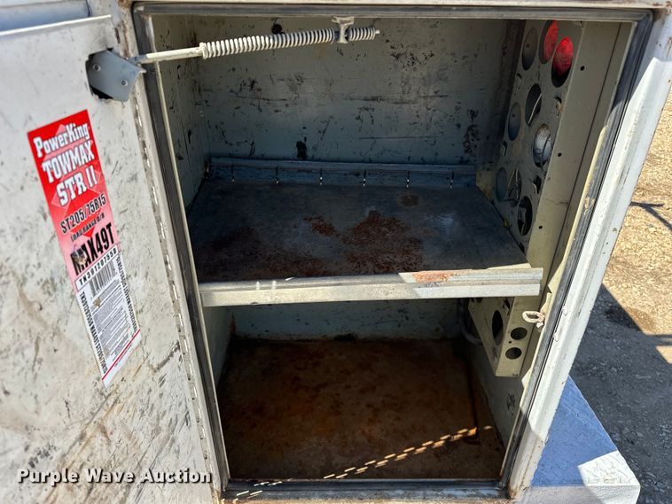 image for item OM9881 1999 Ford F550 Super Duty Crew Cab utility / service truck