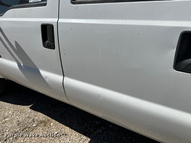 image for item OM9881 1999 Ford F550 Super Duty Crew Cab utility / service truck