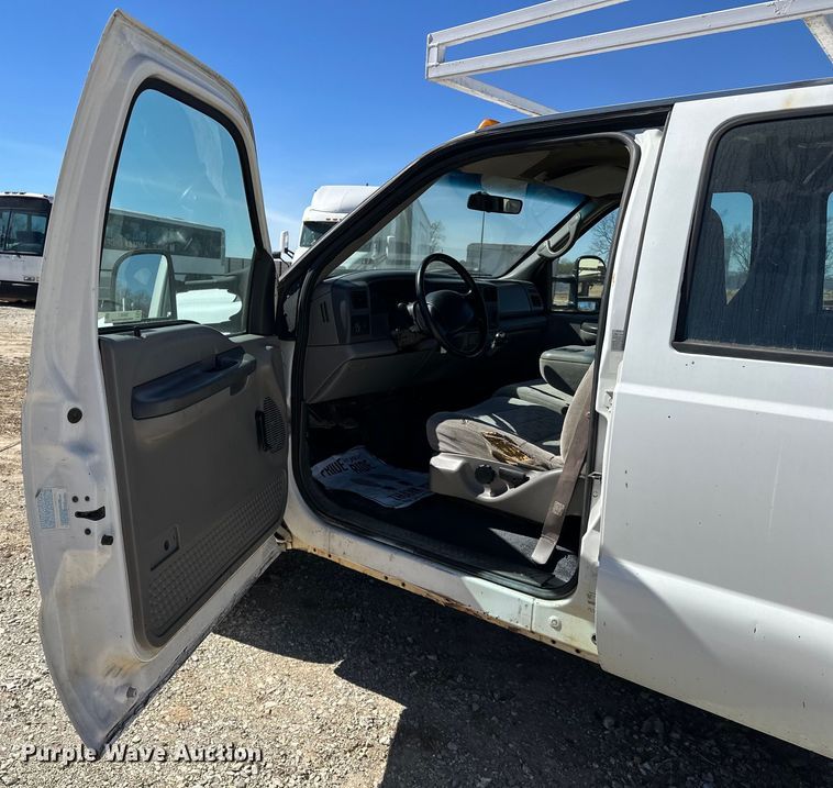 image for item OM9881 1999 Ford F550 Super Duty Crew Cab utility / service truck