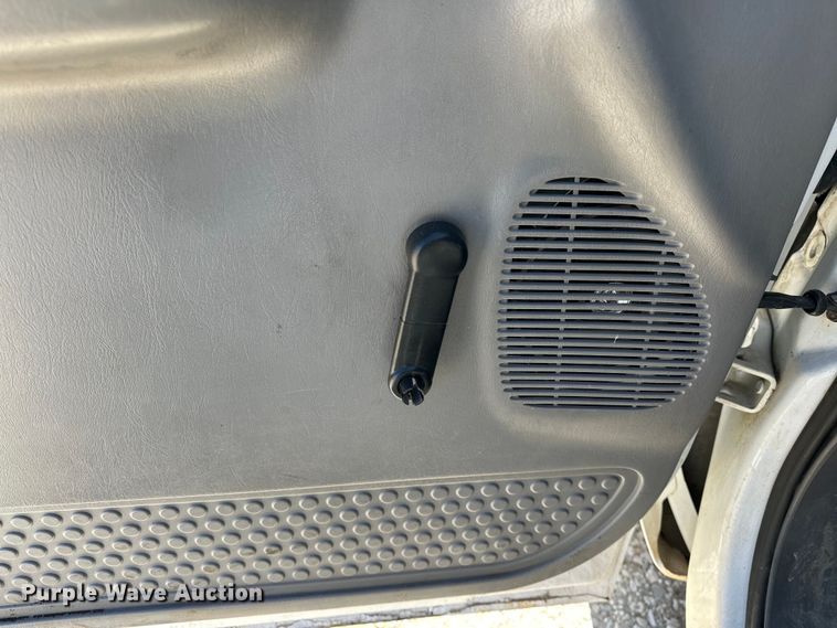 image for item OM9881 1999 Ford F550 Super Duty Crew Cab utility / service truck