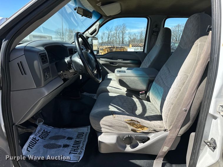 image for item OM9881 1999 Ford F550 Super Duty Crew Cab utility / service truck