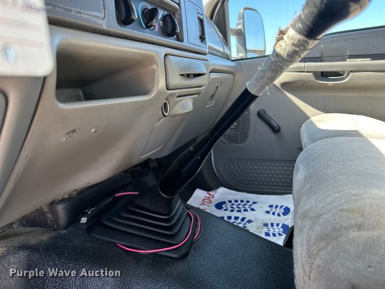 image for item OM9881 1999 Ford F550 Super Duty Crew Cab utility / service truck