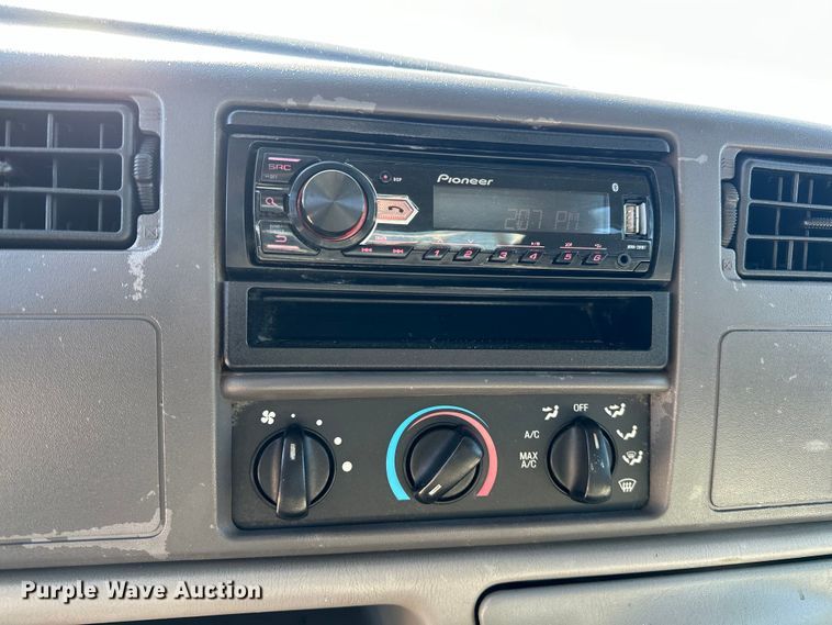 image for item OM9881 1999 Ford F550 Super Duty Crew Cab utility / service truck