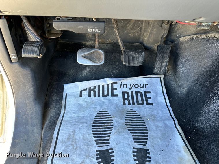 image for item OM9881 1999 Ford F550 Super Duty Crew Cab utility / service truck