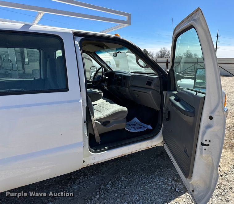 image for item OM9881 1999 Ford F550 Super Duty Crew Cab utility / service truck