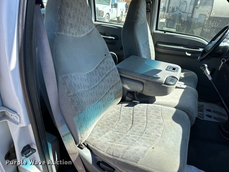 image for item OM9881 1999 Ford F550 Super Duty Crew Cab utility / service truck