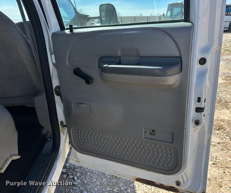 image for item OM9881 1999 Ford F550 Super Duty Crew Cab utility / service truck