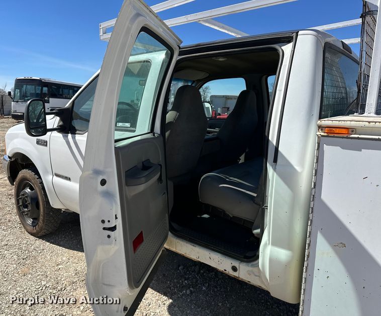 image for item OM9881 1999 Ford F550 Super Duty Crew Cab utility / service truck