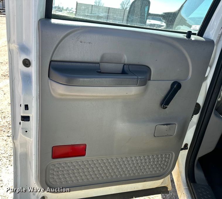 image for item OM9881 1999 Ford F550 Super Duty Crew Cab utility / service truck