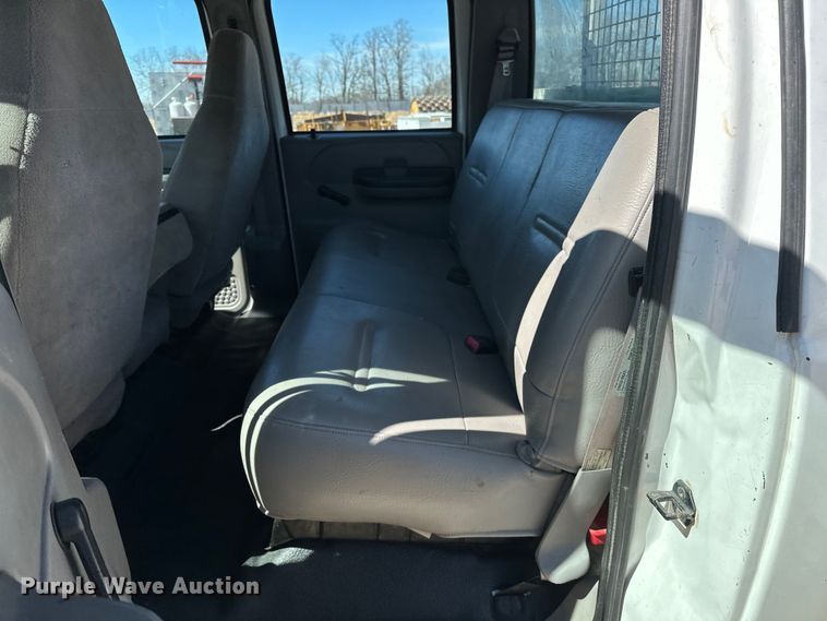 image for item OM9881 1999 Ford F550 Super Duty Crew Cab utility / service truck