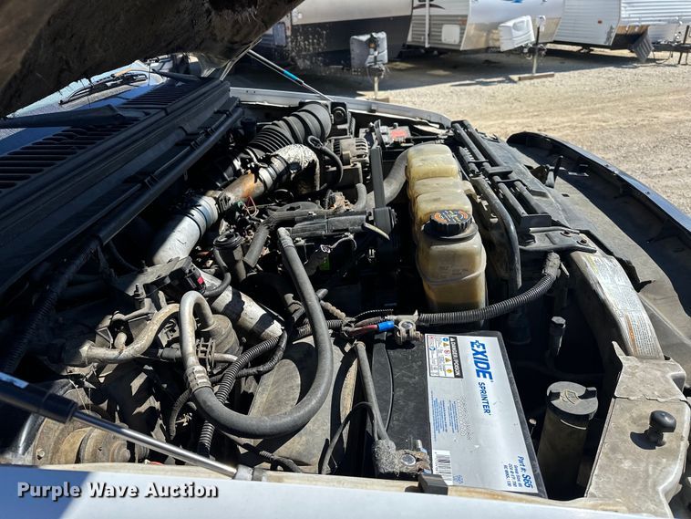 image for item OM9881 1999 Ford F550 Super Duty Crew Cab utility / service truck