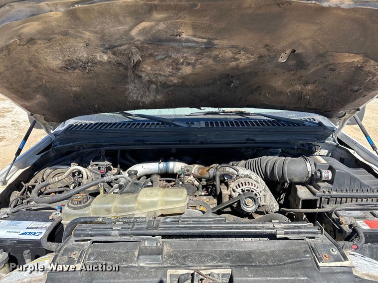 image for item OM9881 1999 Ford F550 Super Duty Crew Cab utility / service truck